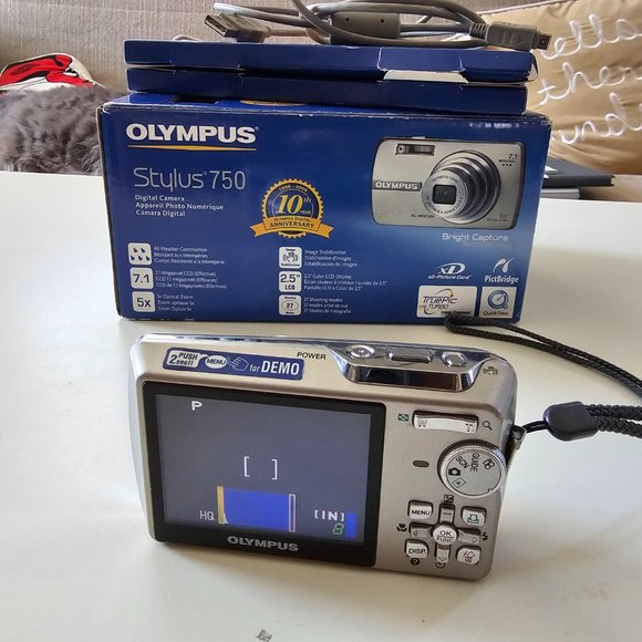 Olympus Stylus 750 CCD Digital Camera AS IS - Picture 6 of 7